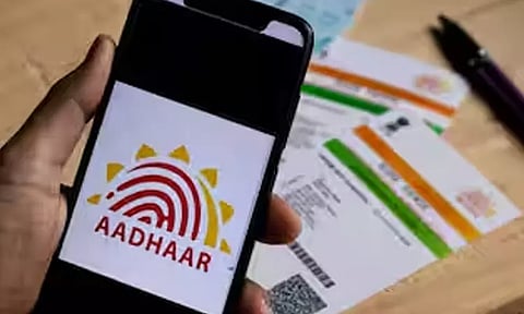 பொதுமக்கள் கவனத்திற்கு.. அக்டோபர் 1-ம் தேதி முதல் ஆதார் சேவை கட்டணம் உயருகிறது