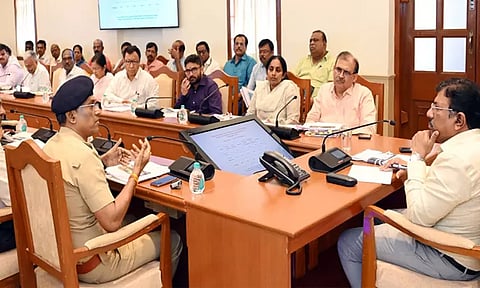 தமிழகத்தில் தொடர் விடுமுறையை முன்னிட்டு சிறப்பு ஏற்பாடுகள் - தலைமைச் செயலாளர் ஆலோசனை