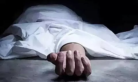 விழுப்புரம்: பைக்கில் வேகமாக சென்ற இளைஞர்கள் - குறுக்கே வாகனம் வந்ததால் பரிதாபம்