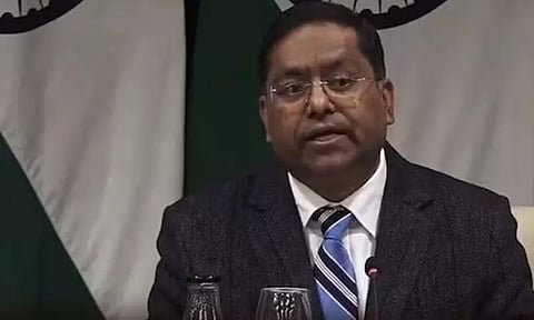 அமெரிக்காவில் இருந்து 2,417 இந்தியர்கள் வெளியேற்றம் - மத்திய அரசு தகவல்