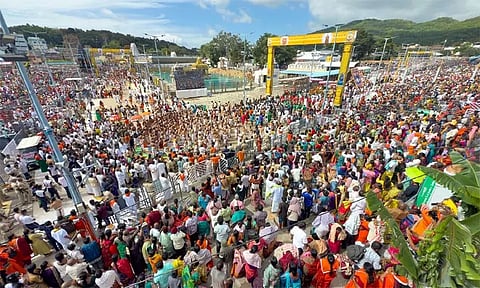 பிரம்மோற்சவ விழாவில் இன்று கருட சேவை... திருப்பதியில் குவியும் பக்தர்கள்