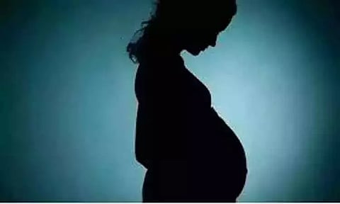 13 வயது சிறுமியை கர்ப்பமாக்கியவருக்கு போலீஸ் வலைவீச்சு