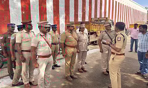 ஆழ்வார்திருநகரி காவல் நிலையத்தில் தூத்துக்குடி எஸ்.பி. ஆய்வு