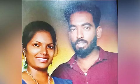 வேலைக்கு சென்றது பிடிக்காததால் காதல் மனைவியை கத்தியால் குத்தி கொன்ற வாலிபர்