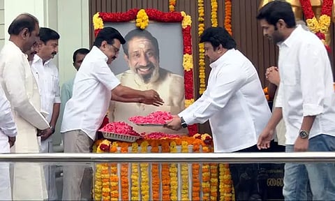 98-வது பிறந்தநாள்: நடிகர் சிவாஜி கணேசன் மணிமண்டபத்தில் முதல்-அமைச்சர் மு.க.ஸ்டாலின் மரியாதை