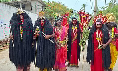 குலசை முத்தாரம்மன் கோவிலில் தசரா திருவிழா கோலாகலம்: நாளை சூரசம்ஹாரம்