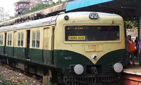 ஞாயிறு அட்டவணை படி இன்று புறநகர் ரெயில்கள் இயக்கம்