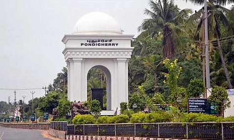 புதுச்சேரியில் நாளை பள்ளி, கல்லூரிகளுக்கு விடுமுறை