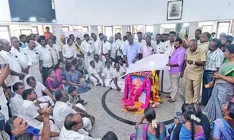 காந்தி ஜெயந்தி: கன்னியாகுமரி காந்தி நினைவு மண்டபத்தில் சூரிய ஒளி விழும் அபூர்வ நிகழ்வு