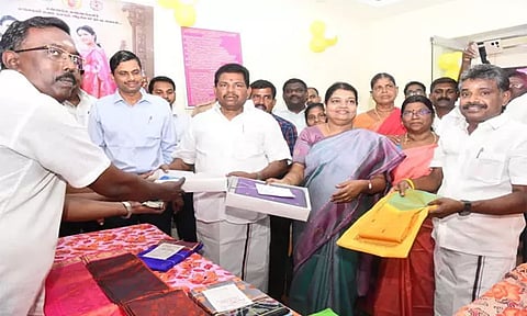 தூத்துக்குடி: காதி கிராப்ட் அங்காடியில் தீபாவளி கதர் சிறப்பு விற்பனை தொடக்கம்