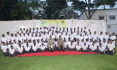 சத்தீஷ்கார்: பெண்கள் உள்ளிட்ட 103 நக்சலைட்டுகள் போலீசில் சரண்