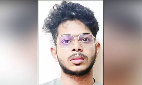 அரசு பணியாளர் தேர்வில் காப்பி அடித்த வாலிபருக்கு உதவிய நண்பர் கைது