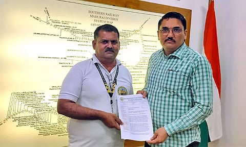 கல்லிடைக்குறிச்சி ரெயில் நிலையத்தை தரம் உயர்த்த வேண்டும்: பயணிகள் சங்கம் கோரிக்கை