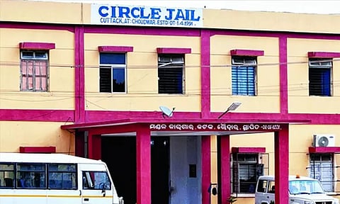 ஒடிசா: தசரா கொண்டாட்டங்களுக்கு மத்தியில் சிறையில் இருந்து தப்பிய கொடூர கைதிகள்