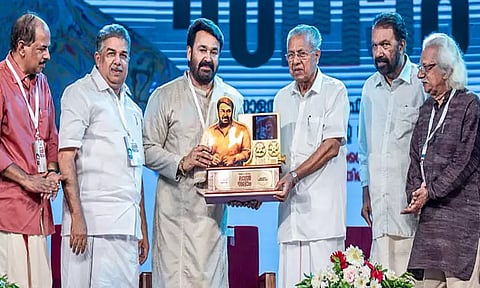 மோகன்லாலுக்கு கேரள அரசு பாராட்டு