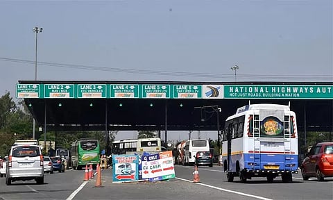 நாடு முழுவதும் சுங்கச்சாவடி கட்டண நடைமுறையில் புதிய மாற்றம்