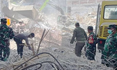 இந்தோனேசியாவில் மதப்பள்ளி இடிந்து விபத்து - பலி எண்ணிக்கை 36 ஆக உயர்வு