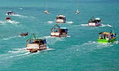 நாகை மீனவர்கள் மீது இலங்கை கடற்கொள்ளையர்கள் தாக்குதல்