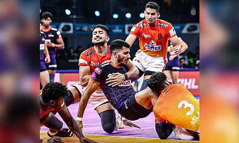 புரோ கபடி லீக்: புனேரி பால்டன் 10-வது வெற்றி