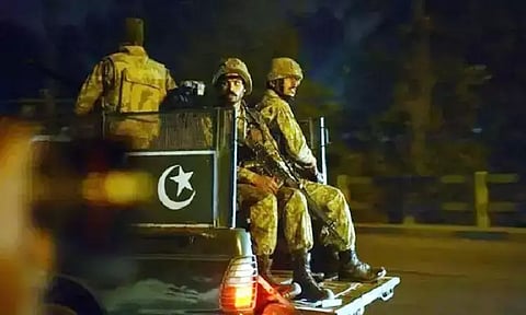 பாகிஸ்தானில் ராணுவம் நடத்திய பதிலடி தாக்குதல் - 30 பயங்கரவாதிகள் சுட்டுக்கொலை