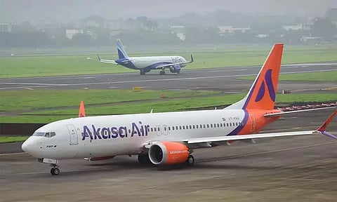 டெல்லி புறப்பட்ட விமானம் மீது மோதிய பறவைகள் - அவசர அவசரமாக தரையிறக்கம்