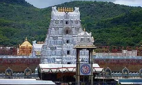 புரட்டாசி கடைசி சனிக்கிழமை; திருப்பதியில் பக்தர்கள் குவிந்தனர் 20 மணி நேரம் காத்திருந்து தரிசனம்