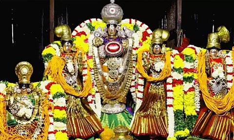 புரட்டாசி சனிக்கிழமை: கள்ளழகர் கோவிலில் சிறப்பு வழிபாடு