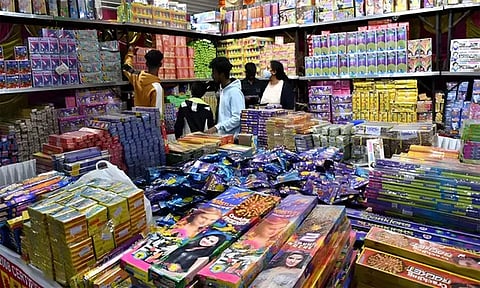 தீபாவளி பண்டிகை: தமிழகத்தில் 6,630 பட்டாசு கடைகளுக்கு அனுமதி