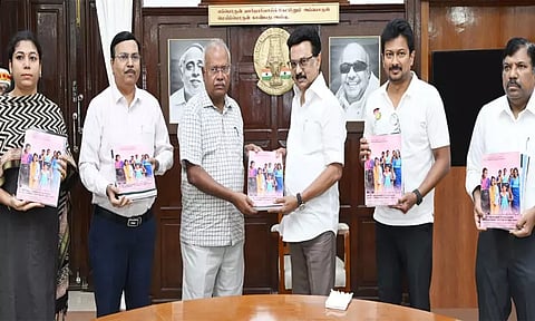 மாநில திட்டக் குழுவால் தயாரிக்கப்பட்ட 4 அறிக்கைகள் முதல்-அமைச்சர் மு.க.ஸ்டாலினிடம் சமர்ப்பிப்பு