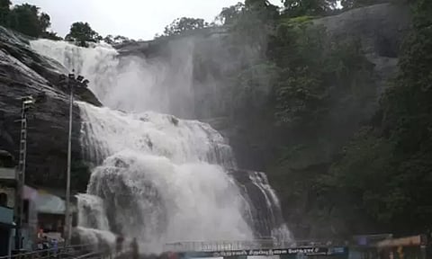 குற்றால அருவிகளில் குளிக்க தடை