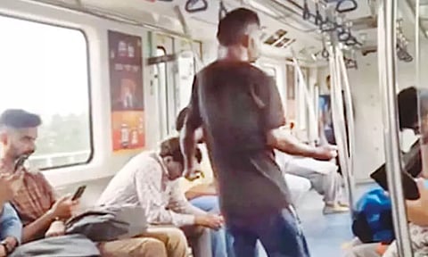 மெட்ரோ ரெயிலில் பிச்சை எடுத்த நபருக்கு ரூ.500 அபராதம்