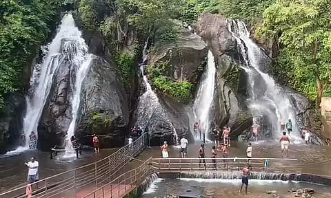 குற்றால அருவிகளில் குளிக்க அனுமதி