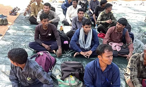 சத்தீஷ்காரில் 50 நக்சல்கள் பாதுகாப்பு படையினரிடம் சரண்