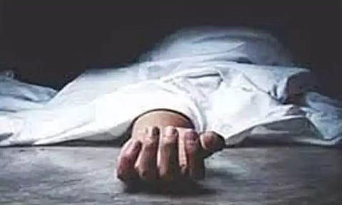 தலைமை ஆசிரியை கன்னத்தில் அறைந்ததால் மாணவி உயிரிழந்ததாக குற்றச்சாட்டு - உறவினர்கள் சாலை மறியல்