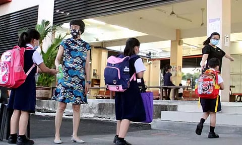 மலேசியாவில் புதிய வகை கொரோனா பரவல், மர்ம காய்ச்சல்; 6 ஆயிரம் மாணவர்கள் பாதிப்பு