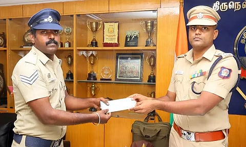 திருநெல்வேலியில் 3 காவலர்களுக்கு சேமநல நிதியிலிருந்து உதவித்தொகை: எஸ்.பி. வழங்கினார்