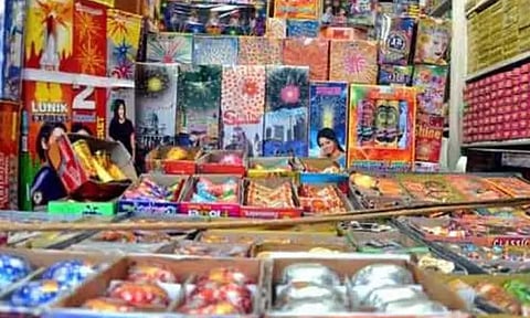 தமிழகம் முழுவதும் 9,207 பட்டாசு கடைகளுக்கு அனுமதி