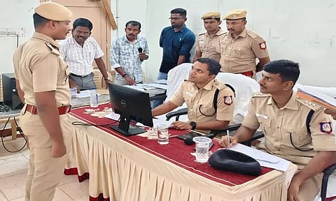 தூத்துக்குடியில் 16 ஆயுதப்படை காவலர்களுக்கு பணி மாறுதல் உத்தரவு: எஸ்.பி. வழங்கினார்