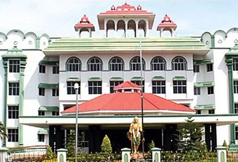 முதல்-அமைச்சர் குறித்த அவதூறு வழக்கில் சிக்கியவரை கைது செய்ய தடை ; மதுரை ஐகோர்ட்டு உத்தரவு