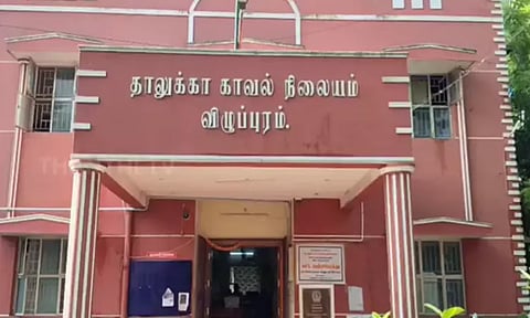 விழுப்புரம் அருகே மணல் கடத்திய நபரை பிடிக்க முயன்ற எஸ்.ஐ. மீது தாக்குதல்