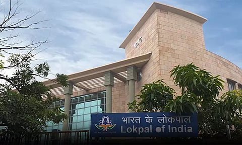 ஊழலை ஒழிக்கும் லோக்பால் உறுப்பினர்களுக்கு ரூ. 5 கோடிக்கு சொகுசு காரா? வெடித்தது சர்ச்சை
