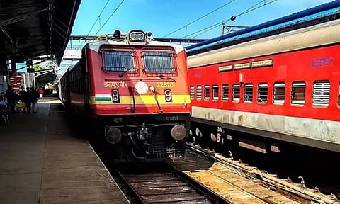 குறைவான முன்பதிவு... 3 சிறப்பு ரெயில் சேவைகள் ரத்து