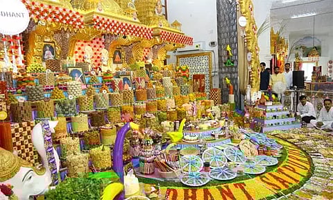 கோவர்த்தன பூஜை: கோவில்களில் விமரிசையாக நடைபெற்ற அன்னக்கூட உற்சவம்