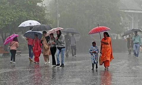 வேலூர்: கனமழை எச்சரிக்கை; பள்ளி மாணவர்களை முன்கூட்டியே வீட்டுக்கு அனுப்ப உத்தரவு
