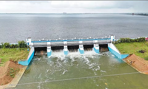 தொடர் மழை: பூண்டி, புழல், செம்பரம்பாக்கம் ஏரிகளில் உபரிநீர் திறப்பு அதிகரிப்பு