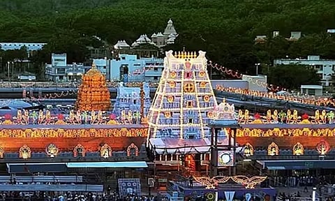 வி.ஐ.பி. பிரேக் தரிசன டிக்கெட்டுகள் வாங்கி தருவதாக கூறி திருப்பதியில் ரூ.4 லட்சம் மோசடி