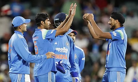 2-வது ஒரு நாள் போட்டி: 2 விக்கெட்டுகள் வித்தியாசத்தில் ஆஸ்திரேலியா வெற்றி