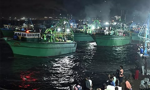 தூத்துக்குடியில் இன்று மீனவர்கள் கடலுக்கு சென்றனர்