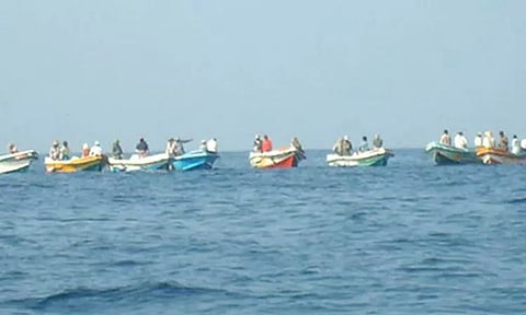 அரபிக்கடலில் 11 நாட்களாக சிக்கி தவித்த 31 மீனவர்கள் மீட்பு