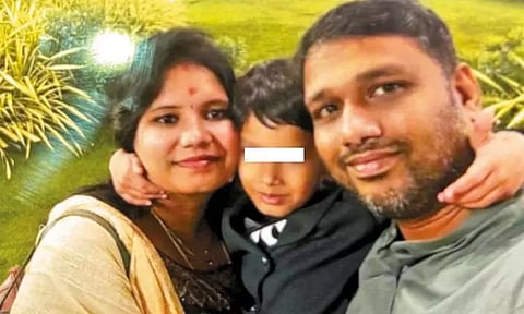 பங்குச்சந்தையில் நஷ்டம்.. மகனை கொன்றுவிட்டு, மத்திய அரசு அதிகாரி எடுத்த விபரீத முடிவால் அதிர்ச்சி